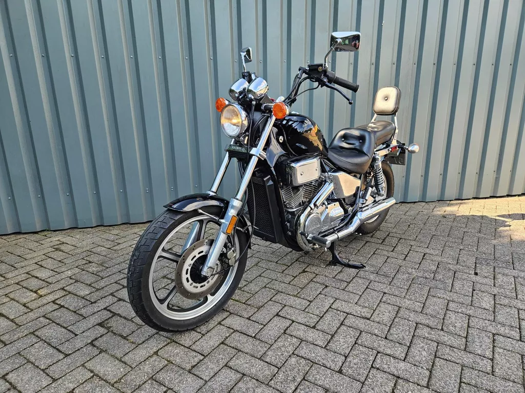 Honda Chopper VT 700C Shadow