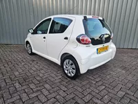 Toyota Aygo 1.0 VVT-i Now 5 deurs Airco Elec pakket Foto